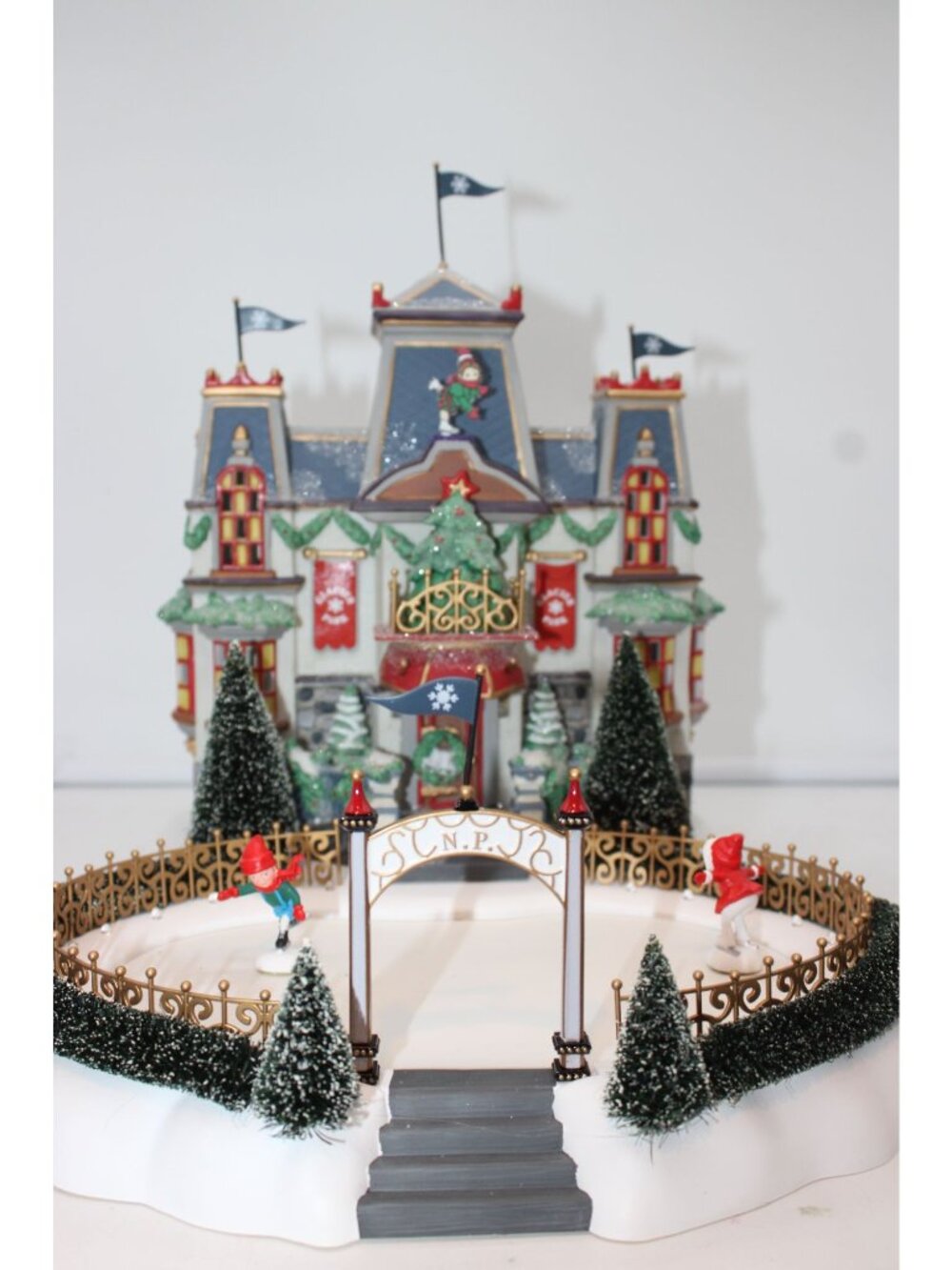 Dept 56 North Pole Village - Glacier Park Pavilion - Picture 3 of 11